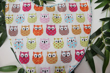 Charger l&#39;image dans la galerie, Bavoir bandana Hibou coloré
