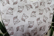 Charger l&#39;image dans la galerie, Bavoir bandana Hiboux Fleuri
