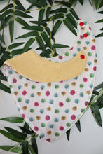 Charger l&#39;image dans la galerie, Bavoir bandana Confettis Plume
