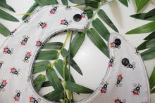 Charger l&#39;image dans la galerie, Bavoir bandana Petit singes jongleur
