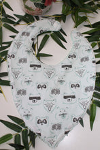 Charger l&#39;image dans la galerie, Bavoir bandana Animaux de la forêt

