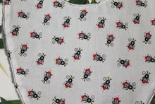 Charger l&#39;image dans la galerie, Bavoir bandana Petit singes jongleur
