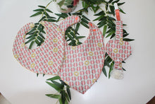 Charger l&#39;image dans la galerie, Bavoir bandana Kiwi
