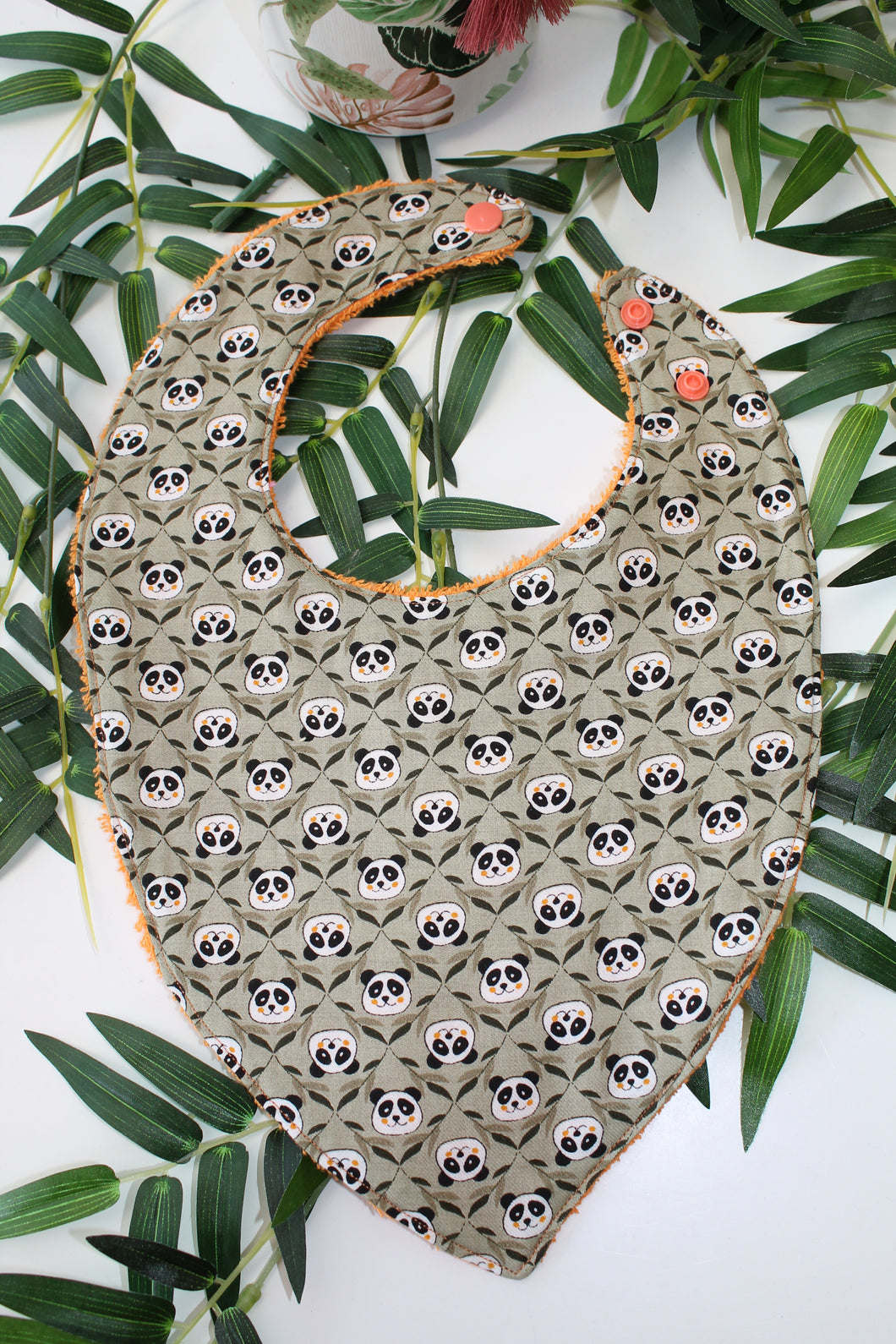 Bavoir Bandana Panda (fond Kaki)