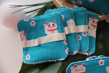 Charger l&#39;image dans la galerie, Panier et Lingettes : Modèle &quot;Maneki Neko Chat porte bonheur chinois&quot;
