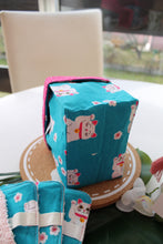 Charger l&#39;image dans la galerie, Panier et Lingettes : Modèle &quot;Maneki Neko Chat porte bonheur chinois&quot;

